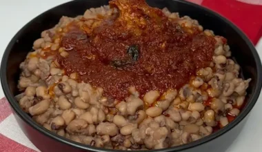 Ewa Agoyin with Ata gbigbe sauce
