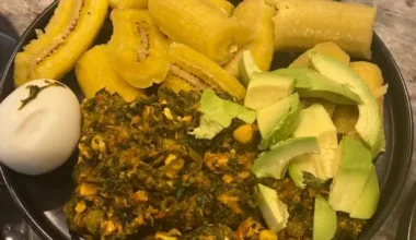 Spinach Soup with Boiled Plantain